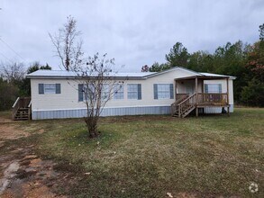 Building Photo - 3 Bedroom Home -ALL UTILITIES INCLUDED!