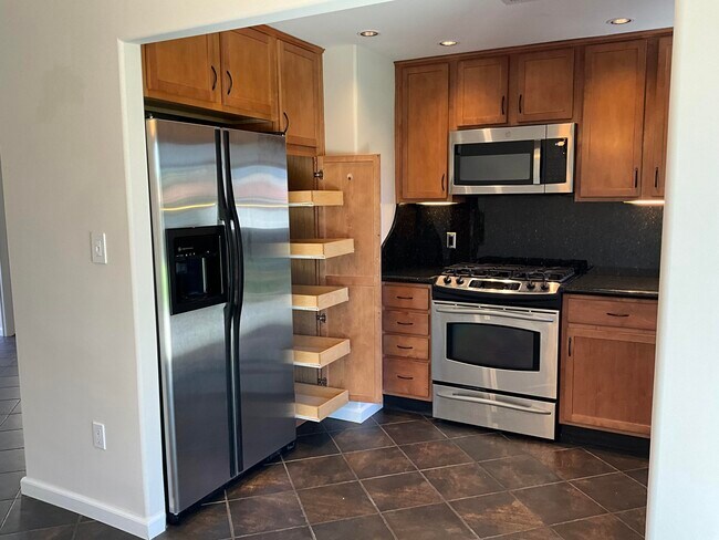 Building Photo - 75325 Pino Dr