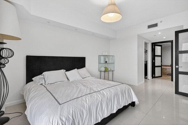 Building Photo - 9595 Collins Ave