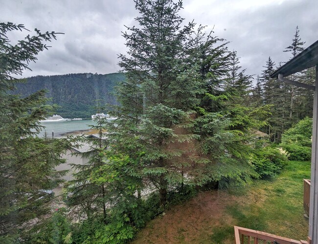 Building Photo - 2BD/1.5BA Twnhse Style Forestedge Condo on...