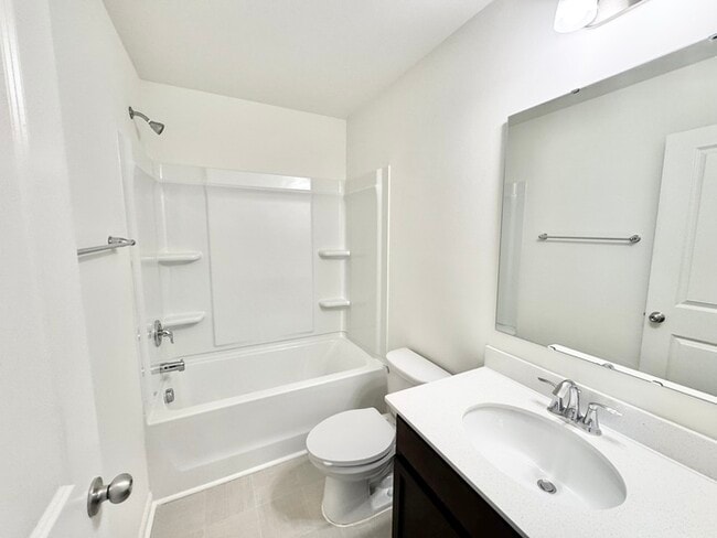 Building Photo - Three bedroom 2 1/2 bath townhome minutes from I 85 and historic downtown