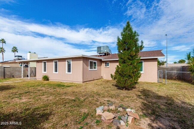 Building Photo - 1341 W Shannon St