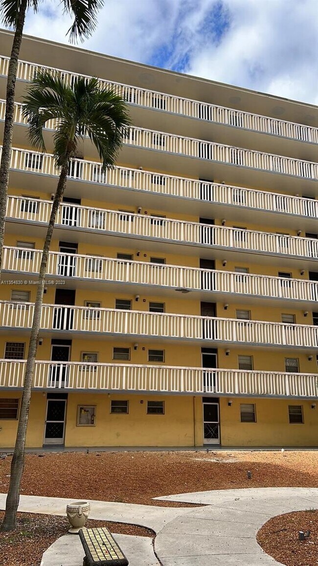 Building Photo - 15600 NW 7th Ave