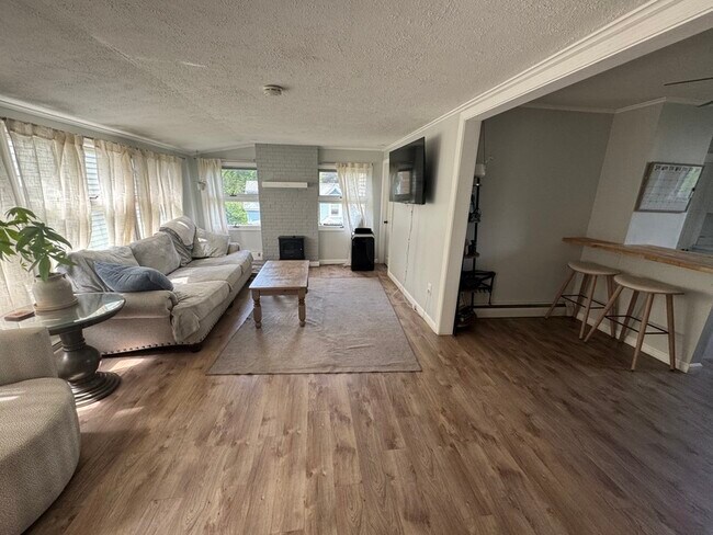 Building Photo - 37 Tewksbury St