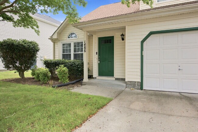 Building Photo - 3-Bedroom Home with Garage & Private Patio