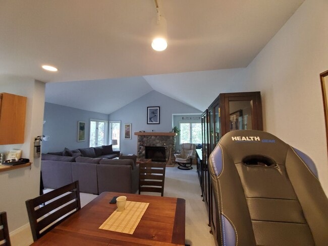 Building Photo - Rare summer seasonal rental!