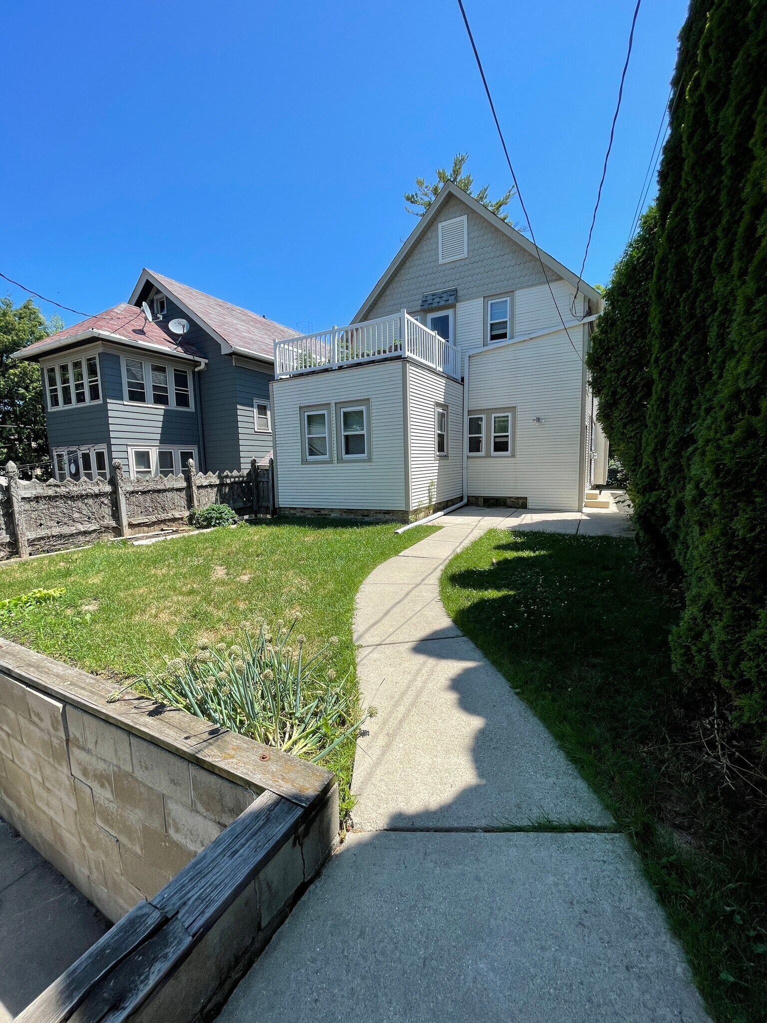 Building Photo - 3235 S Indiana Ave