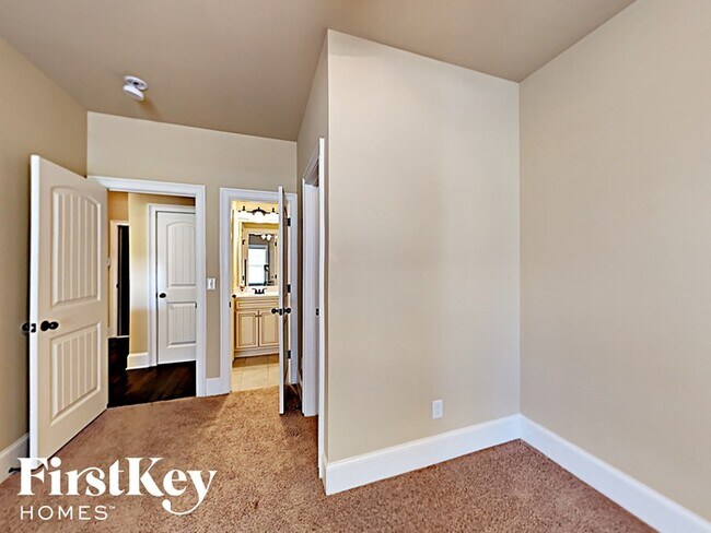 Building Photo - 810 Golden Isles Dr
