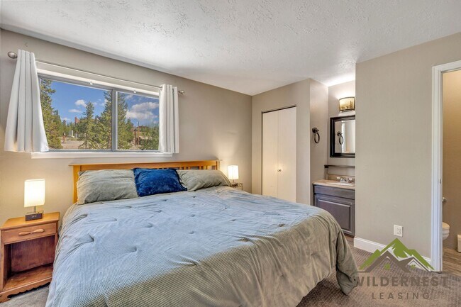 Building Photo - Buffalo Ridge - Spacious unit with Wifi, Covered Parking & Clubhouse
