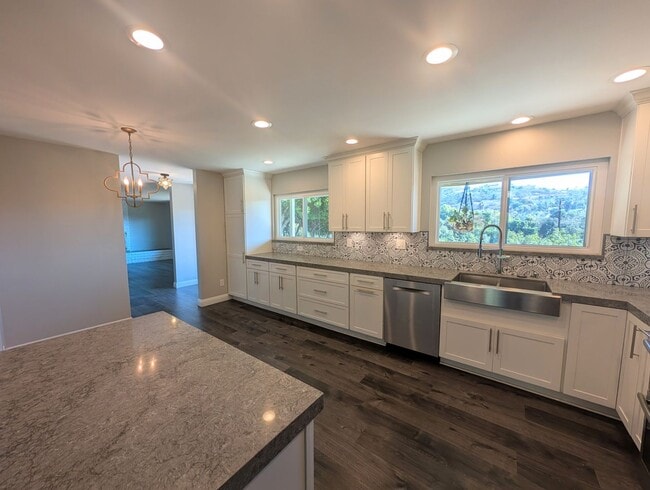 Primary Photo - Great 3 Bedroom Ranch Style Home in North ...