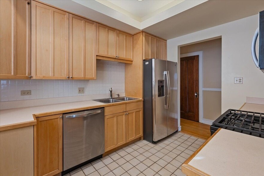 Building Photo - 7216 S South Shore Dr