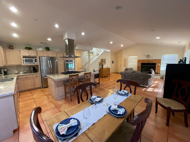 Building Photo - Beautiful Mediterranean 2-Bedroom House in...