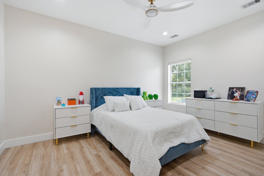 Building Photo - 5315 Cree Dr