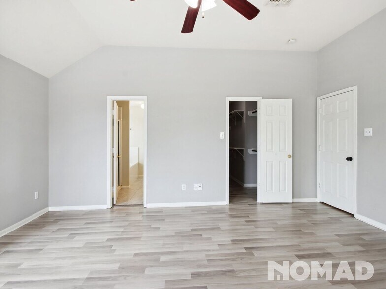 Building Photo - 14119 Maximos Dr