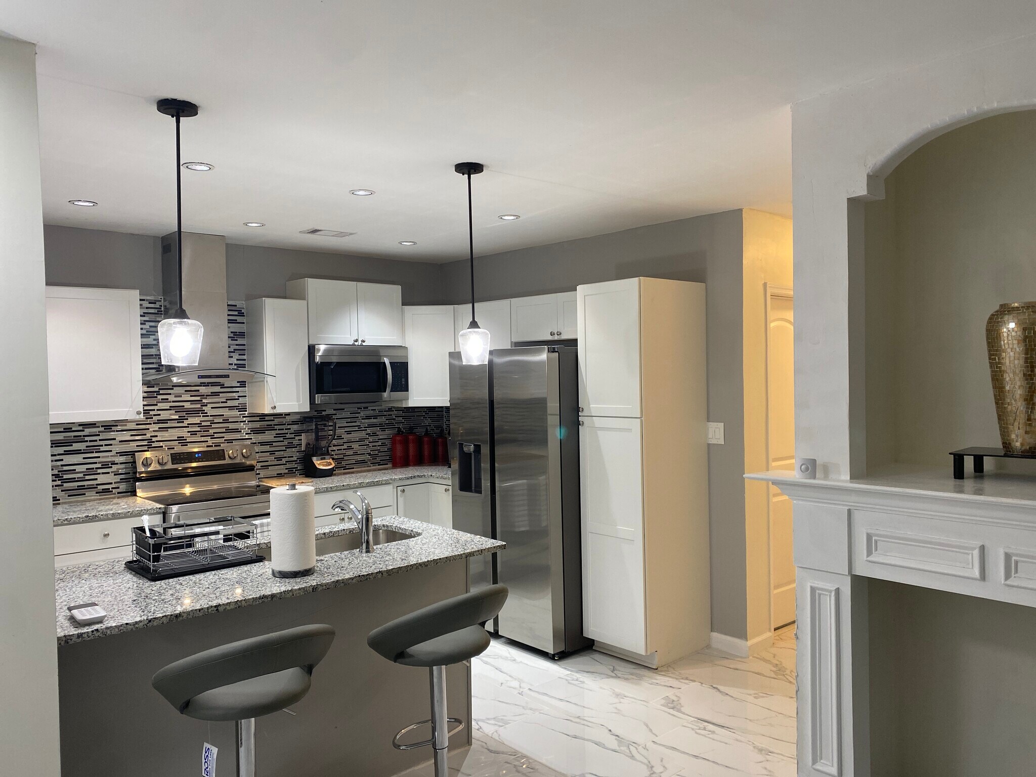 Building Photo - 825 Forest Lake Dr S