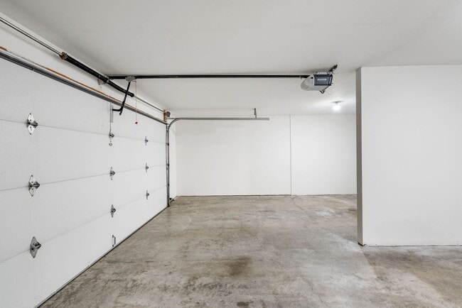 Building Photo - 5013-5015-5015 Betty Jean Way