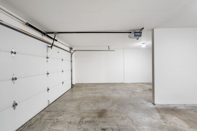 Building Photo - 5013-5015 Betty Jean Way