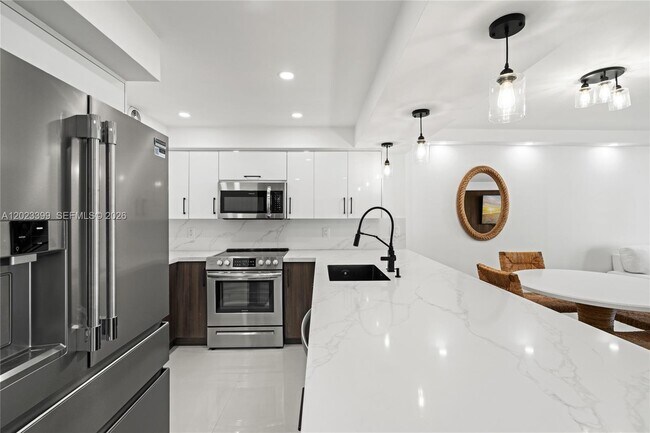 Building Photo - 5701 Collins Ave
