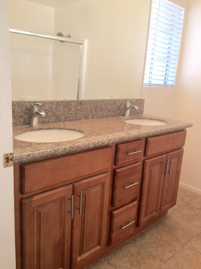 Master Bathroom - 7223 Lotus Ave