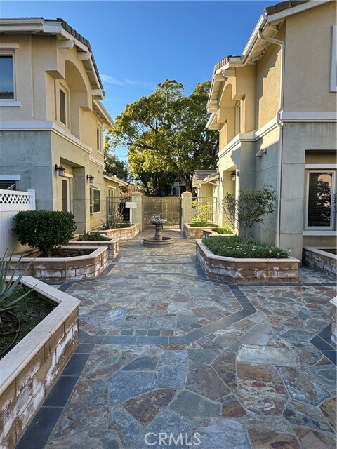 Building Photo - 88 N Roosevelt Ave