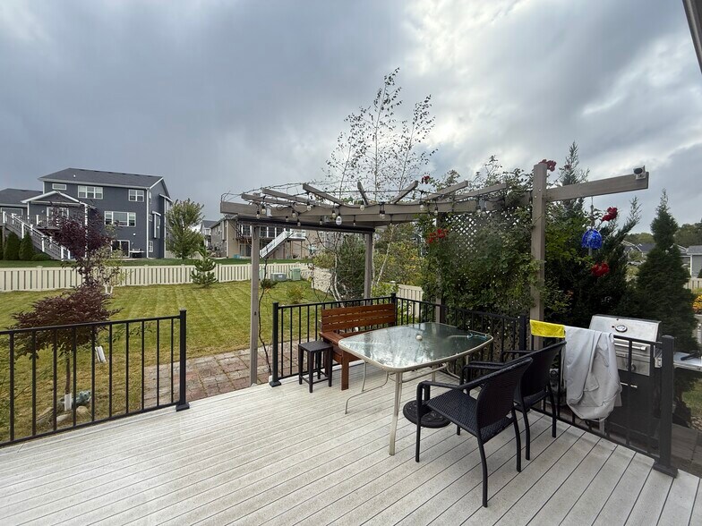 Deck - 327 Sunshine Ln