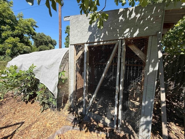 Building Photo - West Sac 2 Bed With River Access