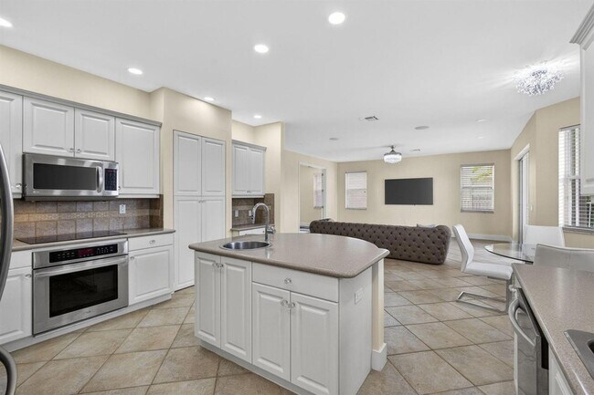 Building Photo - 1724 Annandale Cir