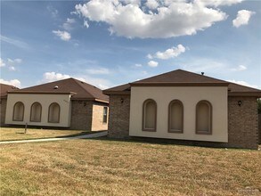 Building Photo - 11 Diamond Head Ave