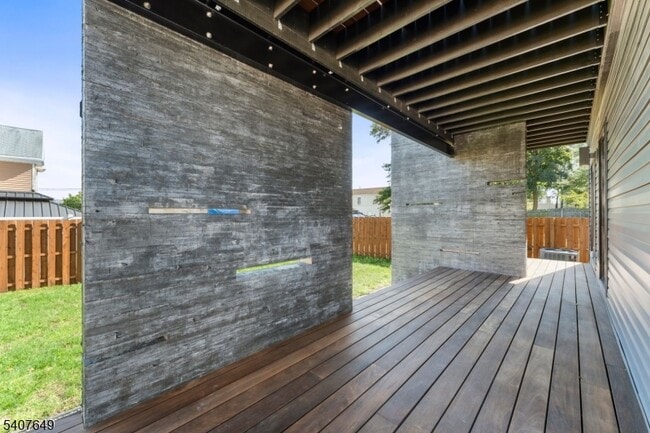 Building Photo - 246 Cortlandt St