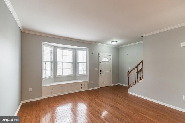 Building Photo - 9 Sharon Ln