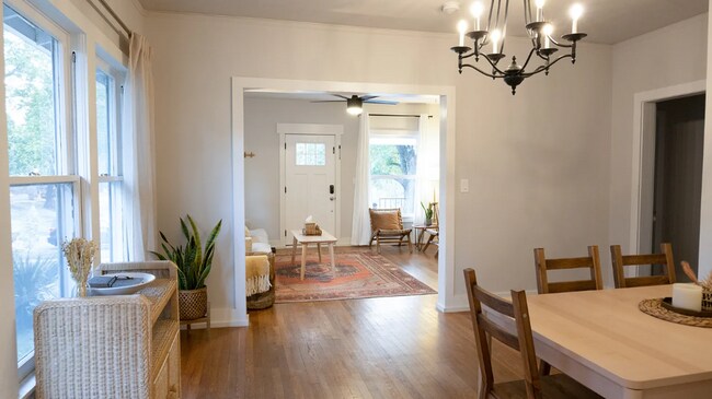 Building Photo - 3 Bed | 1 Bath Near Downtown Tulsa!