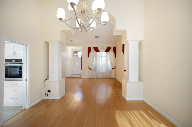 Building Photo - 2120 Waterbury Ln