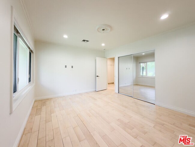 Building Photo - 1094 Garden Ln