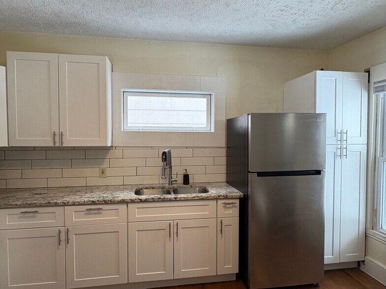 Building Photo - 846 Lafayette Ave NE