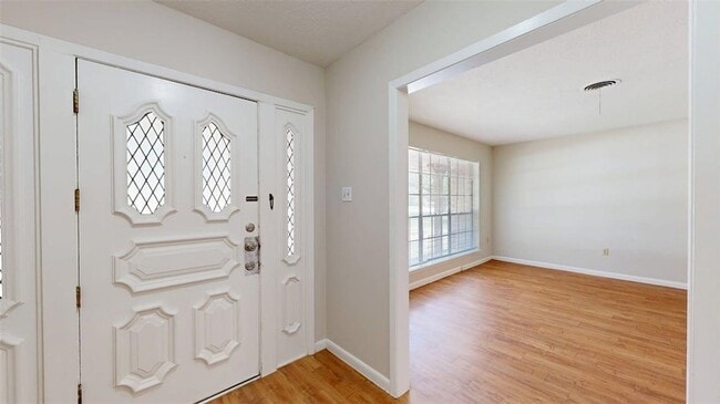 Building Photo - 302 Laurel St