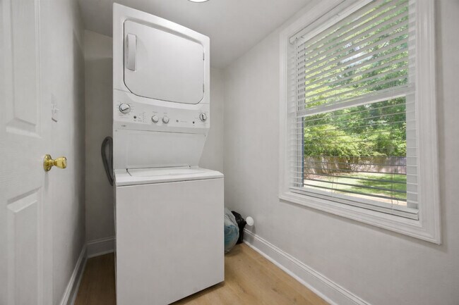 Building Photo - 1346 Lorenzo Dr SW