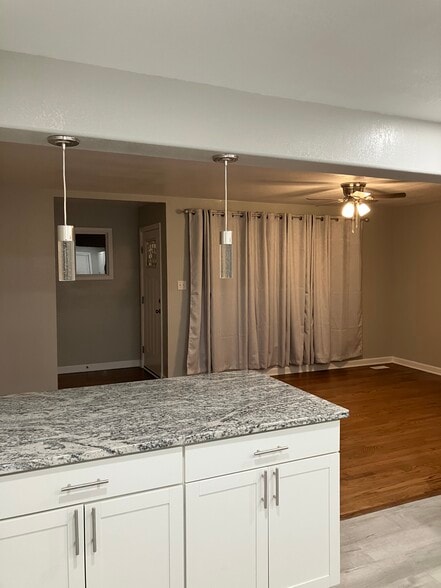 Building Photo - 1821 Lark Bunting Ln