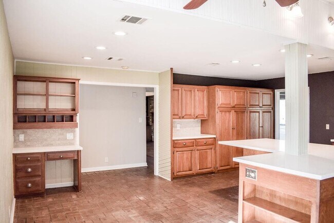 Building Photo - 7 Woody Creek Dr