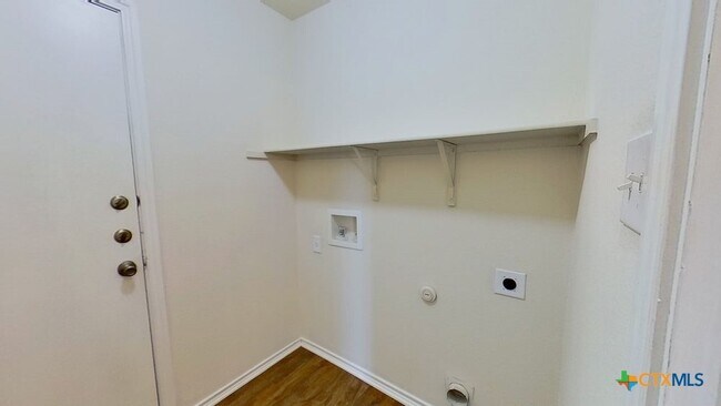 Building Photo - 411 Quail Hollow Dr