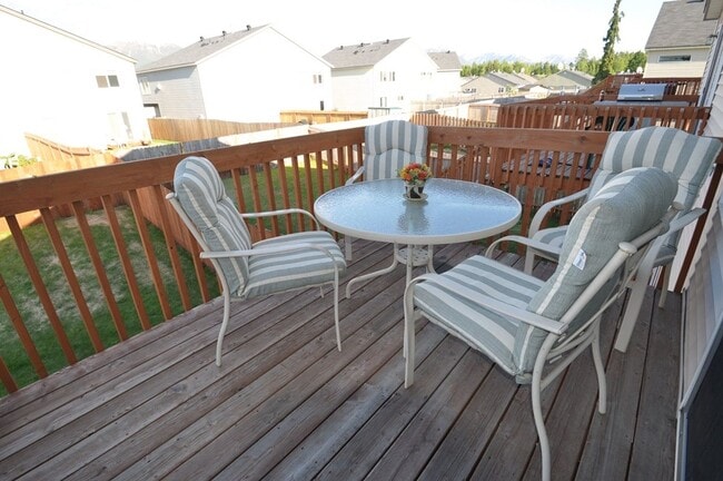 Building Photo - 3 Bedroom Condo close to JBER!