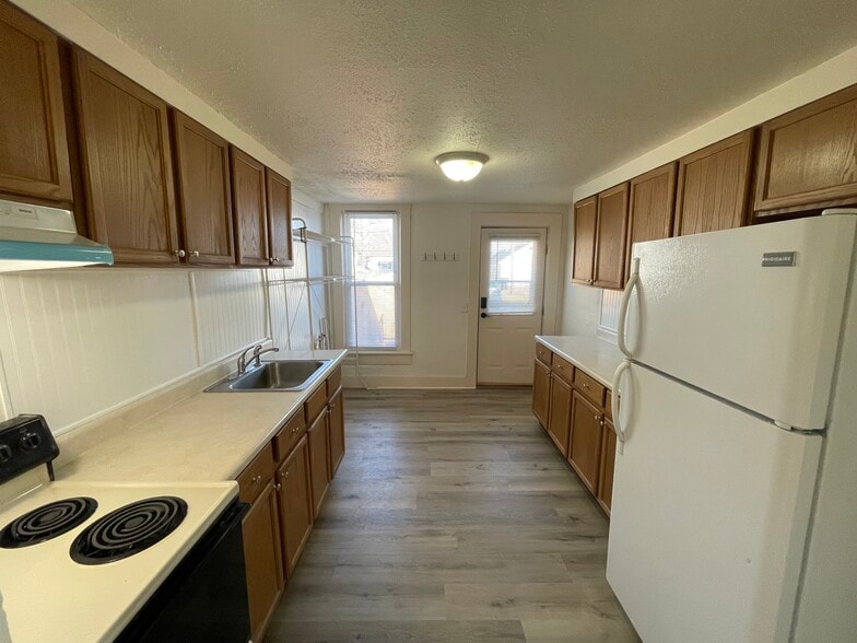 Building Photo - 633 S 16th St