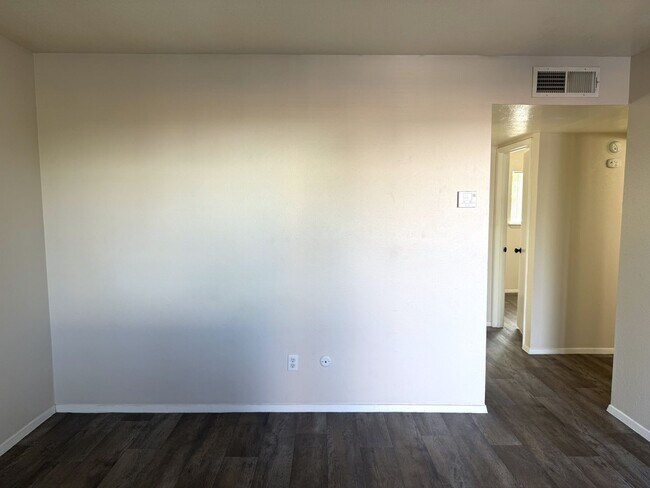 Building Photo - 940 Chelwood Park Blvd NE