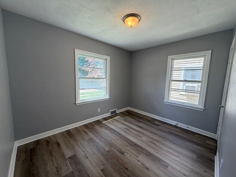 Building Photo - 2758 Bellevue Ave