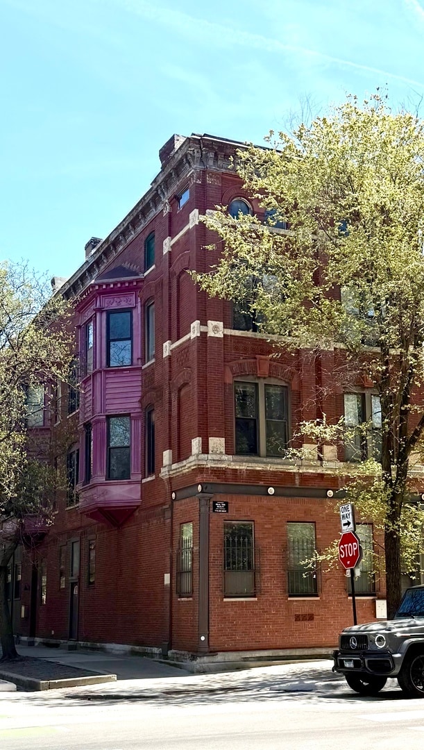 Primary Photo - 2059 N Sheffield Ave