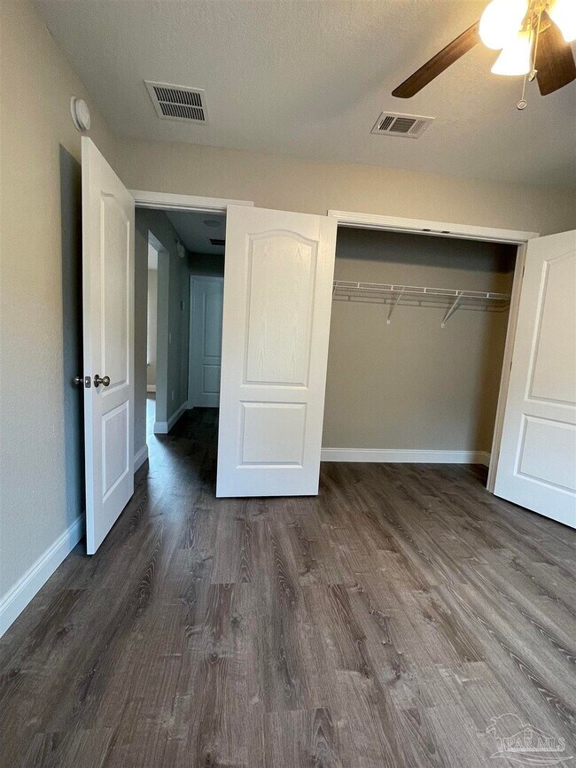 Building Photo - 6868 Branding Iron Ln