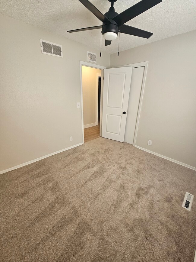 Building Photo - 2640 N Gentry Ave