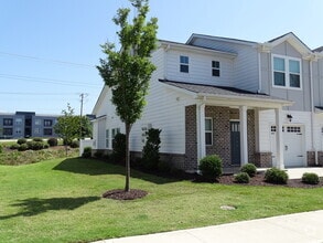 Building Photo - 146 Bromes Wy