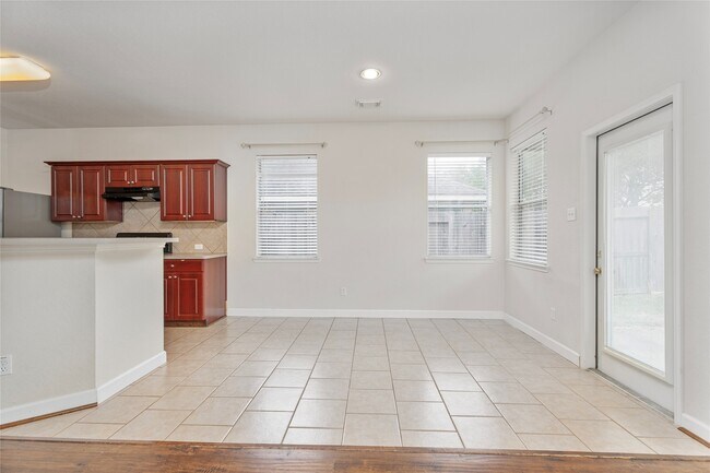 Building Photo - 407 Livingstone Ln