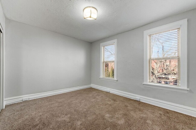 Building Photo - 424 E Mithoff St