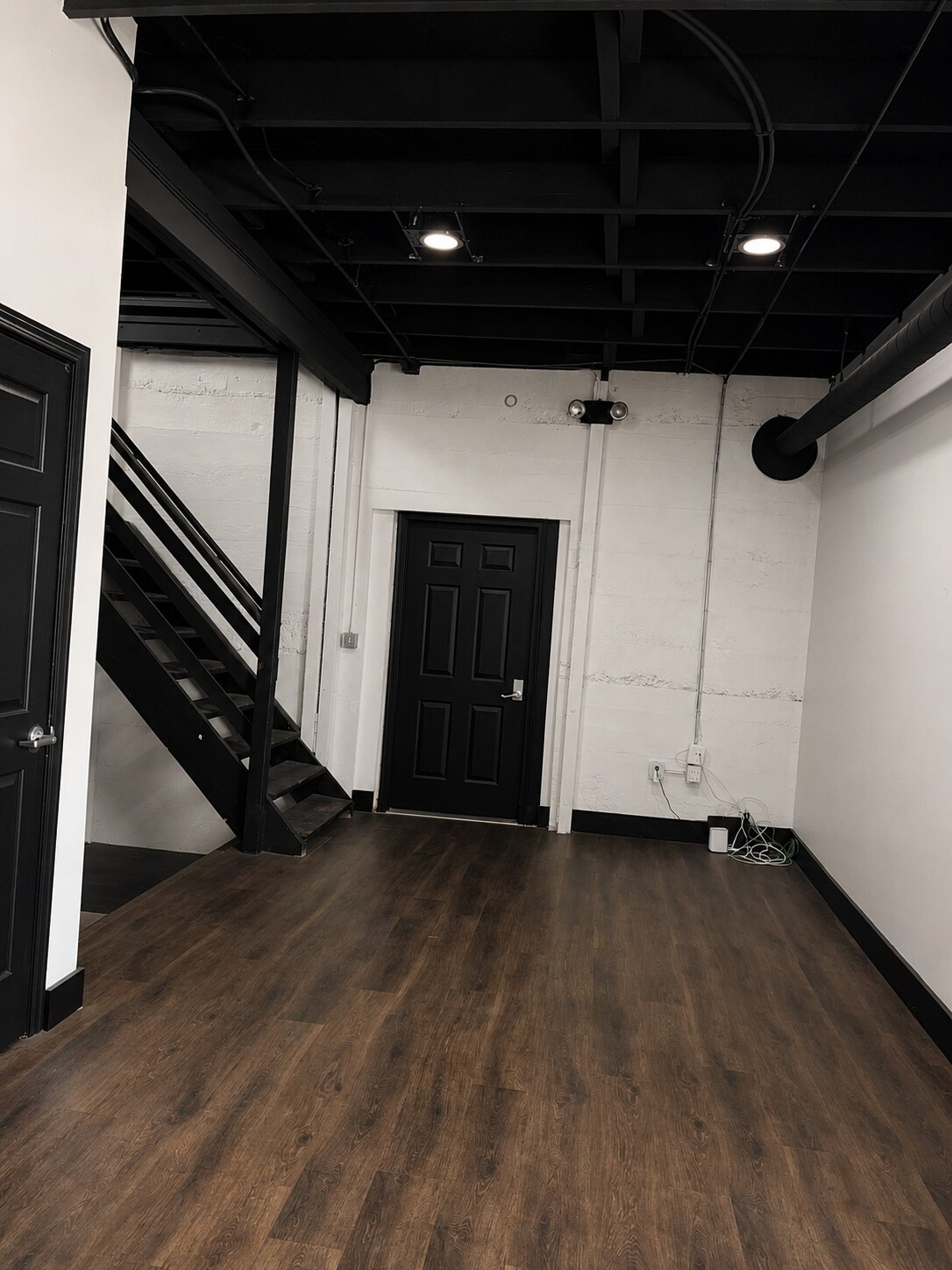Building Photo - 917 E Douglas Ave